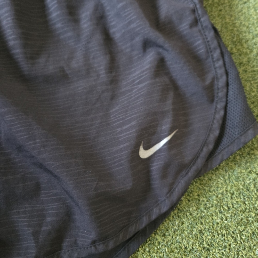Nike Women's Dri-Fit Tempo Running Shorts Black Size M - Picture 4 of 10